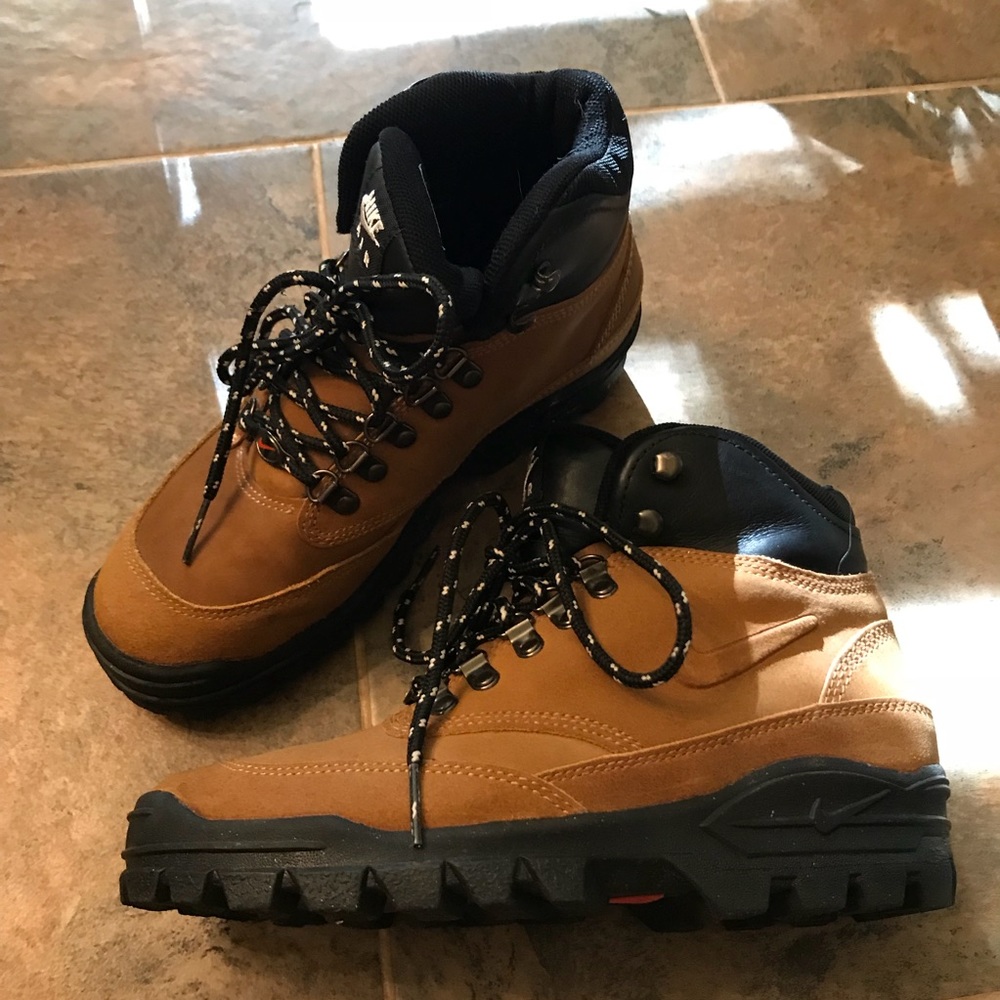 NIKE Air Hiking Boots (Never Worn)